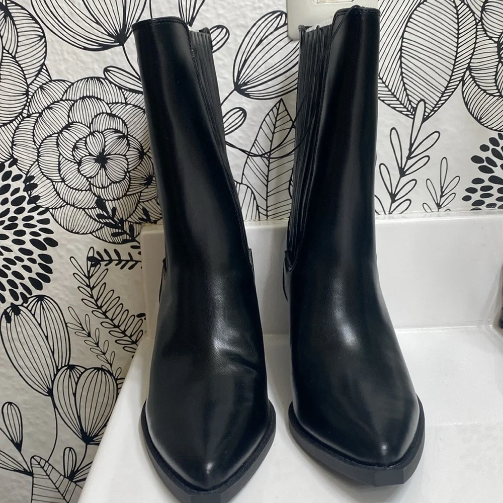 Black Heeled Booties - Forever 21 - Picture 2 of 5